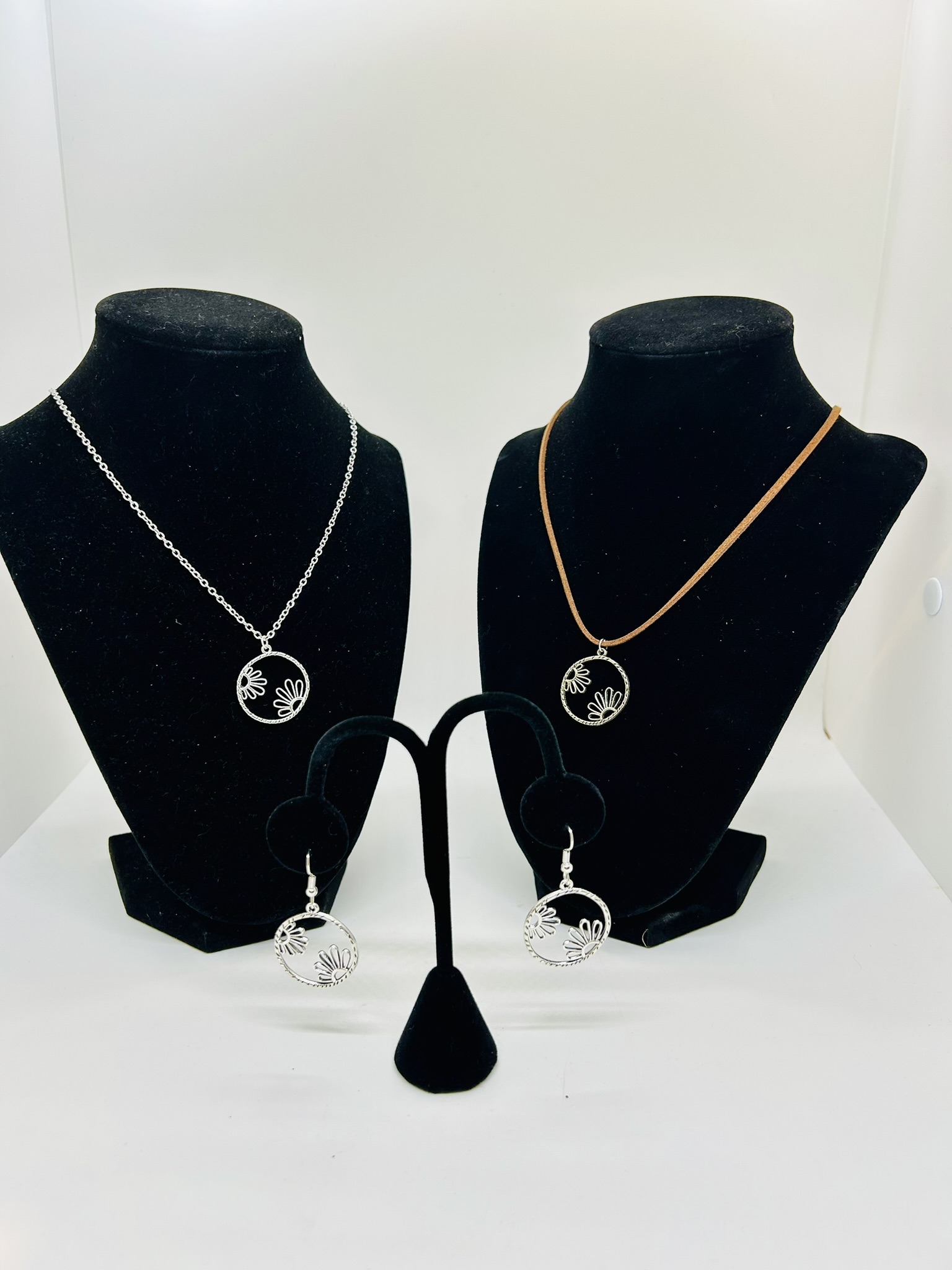 Making Waves Jewelry Double Daisy